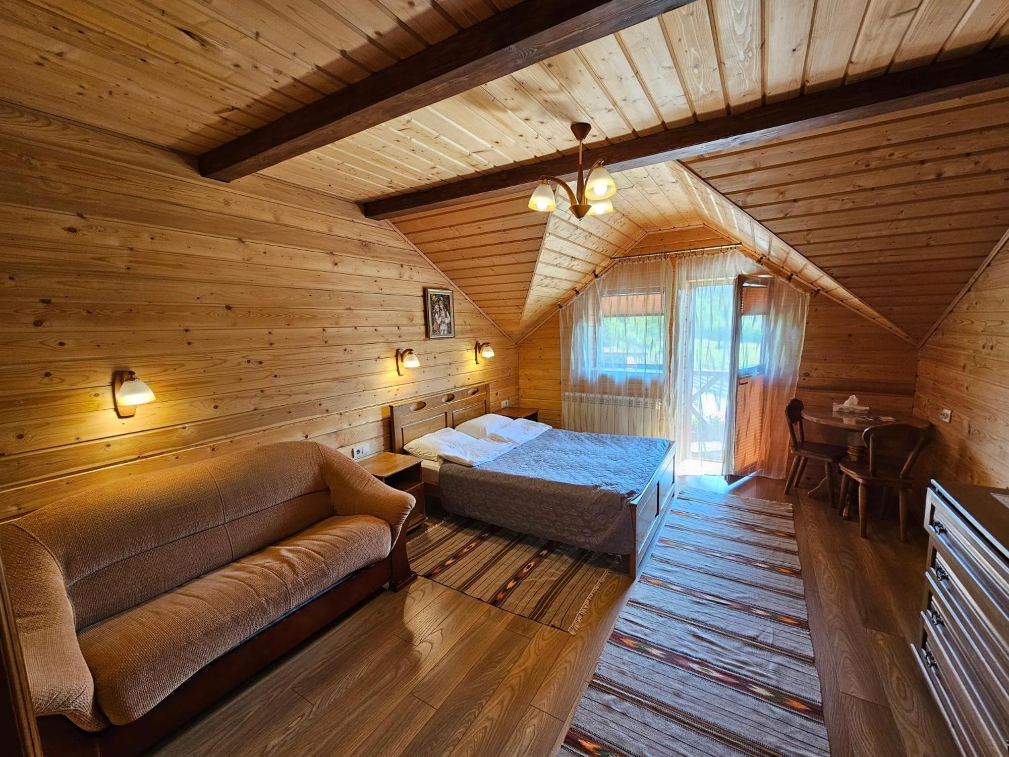 Kolo Druziv Guest house Tatariv